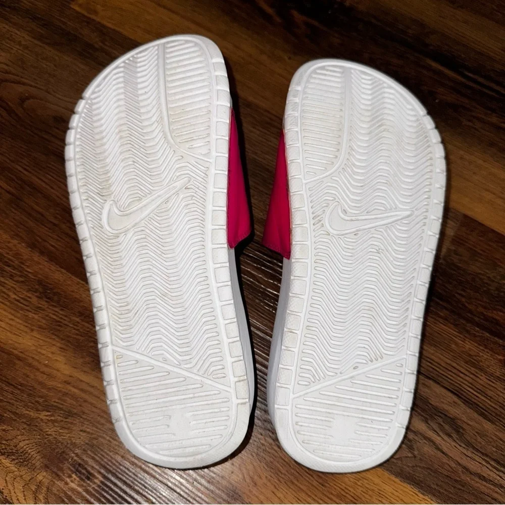 White And Pink Unisex Kids Nike Slides Size 3Y Slip On UK Size 2.5 EUR Size 35